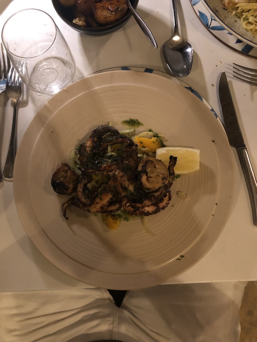 Giuseppi's Bar & Bistro-10